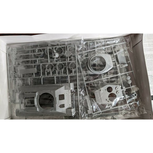 1/35 Dragon Chinese Volunteer T-34/85 Tank Model Kit Korean War Series 6810 Rare - Picture 4 of 11